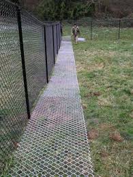 10 Great Dog Friendly Landscaping Ideas Ciftlikler Bahce Fikirleri Ve Kopek Kulubeleri