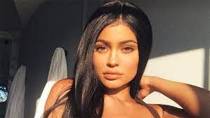 Literally ever since i was really young and i would look up youtube videos online and just try to do my a recent selfie posted to jenner's instagram account. Kylie Jenner S Selfie Tips How To Take The Perfect Picture Hollywood Life