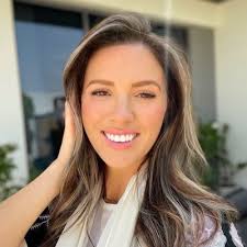 Jacquelyn (@JacquelynMay20)