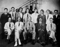 الفريق الأول للإذاعة فى صورة تذكارية باستديو رقم 2 الجلوس من اليمين مستر ستيوارت السكرتير العام محمد لطفى رئيس القسم العربى ارثر old egypt egypt history