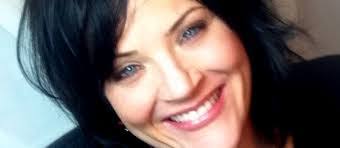 Robin Moses's Instagram, Twitter & Facebook