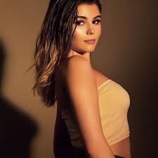 The american actress has an estimated net worth of $20million.when combined with her husband's, their net worth is valued at $100 million. Olivia Jade Youtuber Wiki Bio Age Height Weight Boyfriend Family Net Worth Career Facts Starsgab