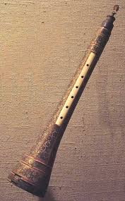 Bedouin Musical Instruments Sorna 19th Iran A Length Of Metal Pipe Fashioned Into A Sort Of Flute Instrumentarium En 2019 Musique Instruments Et Luther