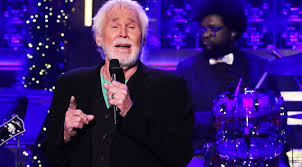 Lady, i'm your knight in shining armor and i love you you have lady, for so many years i thought i'd never find you you have come into my life and made me whole. Kenny Rogers Sings About Love In Performance Of Chart Topper Lady Country Rebel