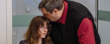 Počátkem letošního dubna obvinila ředitele čt dvořáka ze střetu zájmů kvůli tomu, že vlastní podíl ve společnosti gopas, od které si televize objednala školení. Radni Ct Vesely Matocha A Lipovska Hvezdami Alternativnich Medii Rediteli Dvorakovi Vadi Ze Televizi Ostreluji Hlidacipes Org