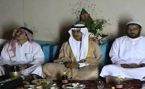 Un aficionado no identificado pagó 25 libras esterlinas ($115 mil) para que la imagen apareciera en las sale a la luz nueva versión sobre la muerte de bin laden. Al Qaida Comenta La Muerte Del Hijo De Bin Laden Hoy