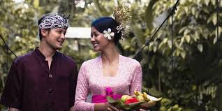 8 foto prewedding bunga jelitha & syamsir alam di pulau dewata. Sah Jadi Suami Istri Syamsir Alam Dan Bunga Jelita Belum Rencanakan Resepsi