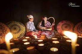 What are traditional dresses are there in myanmar? Myanmar Traditional Dress And Myanmar Harp Picture Of Myanmar Asia Tripadvisor