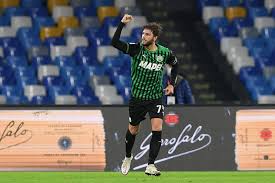 Oggi pomeriggio manuel locatelli 73 ha risposto alle domande dei tifosi attraverso l'account neroverde di instagram 😉 abbiamo riassunto le sue risposte. Sassuolo Ammonito Locatelli Saltera Il Match Col Milan
