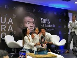 El volante de colombia quedó amonestado. Libro De Juan Guillermo Cuadrado Lanzamiento De Autobiografia Futbolista Seleccion Colombia Colombianos En El Exterior Futbolred