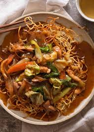 These chinese crispy fried noodles topped with a savoury pork and prawn gravy are quite simply ridiculously comforting. Chinese Crispy Noodles Chow Mein Recipetin Eats