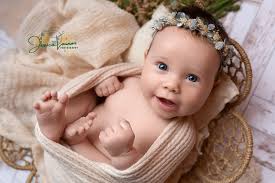 Baby Luca's Mom was so pleasantly surprised when I told her that I'd be  happy to capture him still in the Newborn stage, even though she was sure  it was too late