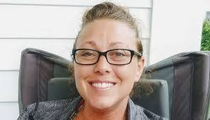 Amber Windle's Instagram, Twitter & Facebook