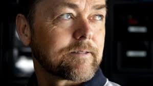 John traf desperat beslutning efter ungdom med ballade og misbrug: Nu  driver han firma med fem ansatte