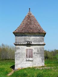 File Quinsac Dordogne Pigeonnier Villeviale Jpg Pigeonnier Dordogne Moulin A Eau