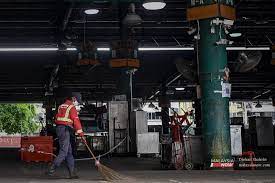Employers will be allowed to rehire foreign workers in the restaurant sector, cargo, wholesale and retail, and cleaning and laundering. Putrajaya To Allow Rehiring Of Migrant Workers In 4 Sectors Malaysianow