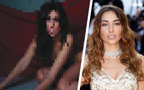 Delphine Wespiser nue sur Instagram : lex-chroniqueuse de TPMP se  déshabille intégralement pour la bonne cause (et ça ne plait pas à tout le  monde) - PureBreak