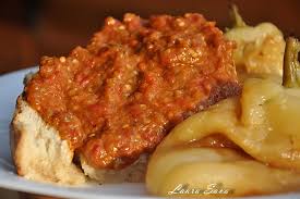 Zacusca de vinete se fierbe in cratite mari, largi, ca sa aiba suprafata mare de evaporare. Zacusca De Vinete Retete Culinare Cu Laura Sava Cele Mai Bune Retete Pentru Intreaga Familie