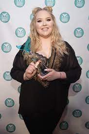 Then, she initially started her youtube channel as the username nikkietutorials. How Much Is Nikkietutorials Worth Plunged In Debt