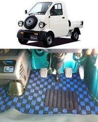 フロアマット ダイハツ ミゼット2 装着画像です お客様からご提供いただきました装着画像です かわいい車ですね 商品 チェックシリーズ ブラック ブルー フロアマットが 車内の形状にフィットしています かわいい車 ダイハツ フロアマット