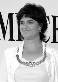 Din 2004, lipă a ocupat diferite funcții guvernamentale, inclusiv ministru al tineretului și sportului sub conducerea lui dacian. Elisabeta LipÄƒ Romania 2118