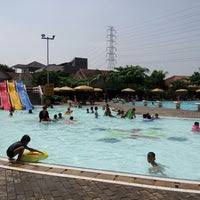 Pohon hampir tumbang di sekitar depan kelurahan bunulrejo. Kolam Renang Thb Sport Club Freibad