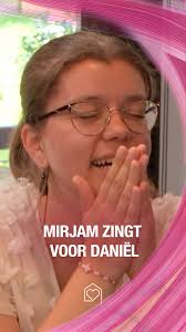 De collega's van Clyde wensen zijn date Linde heel veel succes...🤣🤣🤣  #lldl #date #succes #zesplanken #brief #banaan #foto ⏰ Vanavond om 18:55  uur bij SBS6!