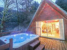 Below are some of the different types of lakeside breaks that we can offer…. Romantic Cottages In The Uk With Private Hot Tubs And Breathtaking Views Mirror Online