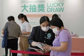 同時主動告知醫師旅遊史及接觸史，以利及時診斷及通報。 更多 nownews 今日新聞 報導 網轟疫情趨緩是「暫時假象」陳時中：每個地方期待不一樣 診所醫師怨長者放鳥浪費疫苗 陳時中回應了 直播／特權打疫苗連環爆! Fmkovixfdgiy M