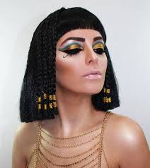 Make Egyptian Costume Yourself With These Diy Ideas Succeed The Perfect Cleopatra Costume Cleopatra C Cleopatra Makeup Egyptian Costume Halloween Makeup