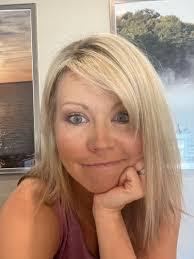 Carrie Zettel's Instagram, Twitter & Facebook