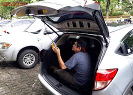Karet balon pintu mobil avanza xenia mobillio livina xpander yaris jaz: Hari Gini Buka Pintu Belakang Mobil Masih Manual Pasang Alat Ini Sob Gridoto Com