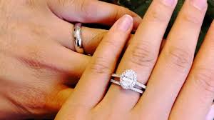 Beli cincin ini aturan menggunakan cincin tunangan. Cincin Tunangan Ada Di Tangan Mana Cincin Tunangan Bengkel Cincin