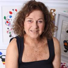 Elsie León presenta “Allegro”: Una exposición artística cargada de libertad  y color