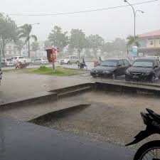Main branch, causeway bay branch, yaumatei branch, san po kong branch, yuen long branch and shatin kowloon city branch. Public Bank Kuching Sarawak