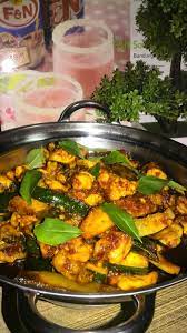 Sangat berbaloi mencuba resepi ini walaupun nampak sukar dan munggunakan bahan. Namakucella Isi Ayam Masak Sambal Daun Kari Sedap