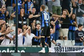 Maar als het dat in stijl wil doen moeten de voetballers dringend weer het voortouw nemen, naar het voorbeeld van noa lang. afwachten of club brugge op het veld van racing genk al met beter voetbal kan uitpakken. Volgt Club Zichzelf Weer Op Als Kampioen Bingoal Weddenschappen