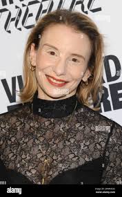 Sarah saltzberg hi-res stock photography and images