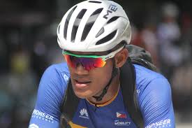 Big crash in peloton! Roglic and Ayuso not in peloton! Complete chaos right  now and just 18km to go!