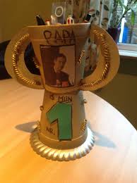 Een baby deurhanger een tweeling. 17 Ideeen Over Bekers Maken Knutselideeen Knutselen Sport Sinterklaas Kado Maken