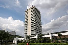 Debaran begitu terasa untuk mengetahui siapa pemenang pilihan raya umum ke 14 bagi memilih kerajaan yang akan memerintah untuk tempoh 5 tahun akan datang dengan harapan menggunung parti pembangkang untuk menggantikan barisan nasional. Darurat Covid 19 Cabaran Terbesar Politik Malaysia Air Times News Network