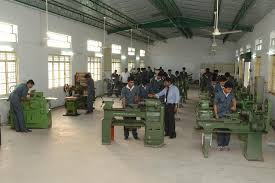 The Department Of Mechanical Engineering Student B Tech Are Learning Practical In The College Bit Ly Zz1aps Education In India College Engineering
