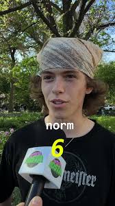 Skater boys rate how beautiful they are