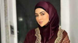 Her father is a malayali from kannur, kerala and her mother is from mumbai. Sana Khan Heartbroken After Unnamed User Makes Negative Video Highlighting Past Talking Absolutely Rubbish