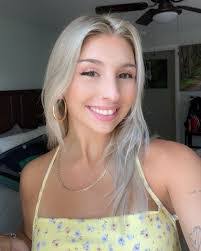 Tori Walker's Instagram, Twitter & Facebook