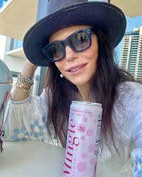 There is a new mocktail girl in town… So get ready to mingle (and mix w/  alcohol if you choose)! Introducing Sparkling Raspberry Rosé✨🫧  #minglemocktails #letsmingle #sparkling #roséyourway #mocktail  #bethennymademetryit #bethennymademebuyit