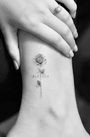Einzigartige Gesegnete Schwarze Zarte Rose Knochel Tattoo Ideen Fur Frauen Ideas De Tatu Tattoossleev Rose Tattoo On Ankle Ankle Tattoo Simple Tattoo Designs