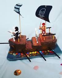 Piratenschiff Kuchen Marmorkuchen Schokoglasur Smarties Und Mikadostabchen Piratenschiff Kuchen Schokoglasur Marmorkuchen