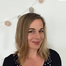 Dora Hoffmann's Instagram, Twitter & Facebook