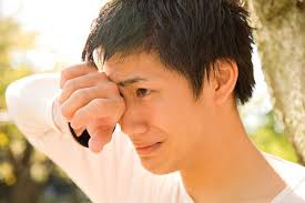 Image result for nam sinh khóc